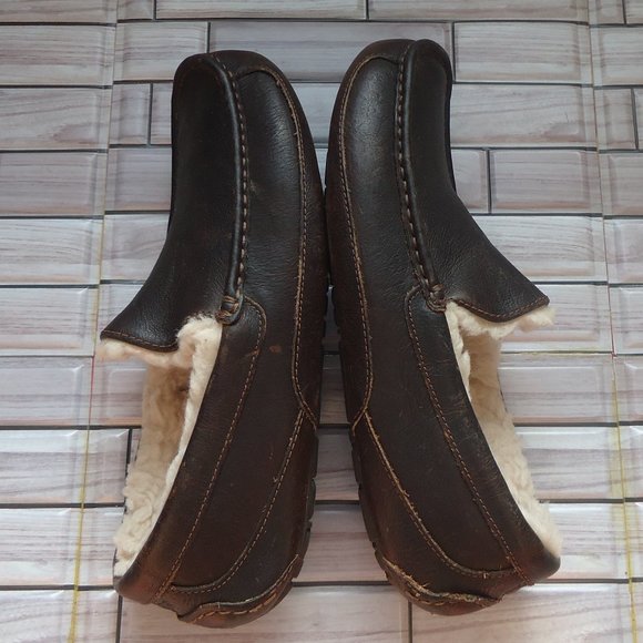 SIZE 11. UGG shearling lined leather slippers/loafers. main image 7